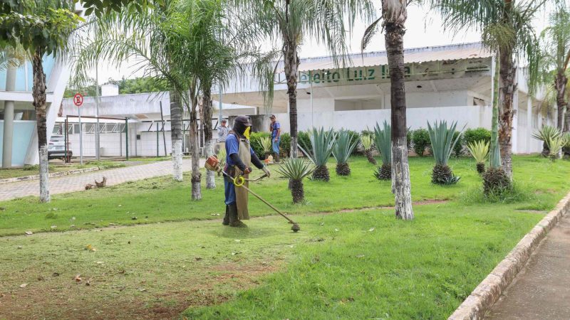 Equipes de limpeza urbana atuam em pontos estratégicos e bairros de Vespasiano